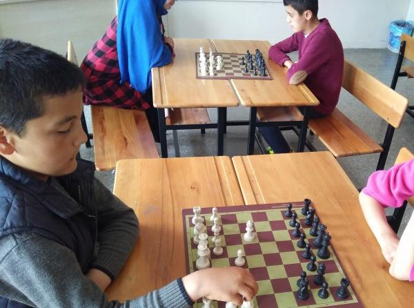 Okulumuz Öğrencileri arasında Satranç Turnuvası Düzenlendi. 